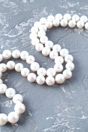 Робота Довге намисто з великих натуральних білих перлів