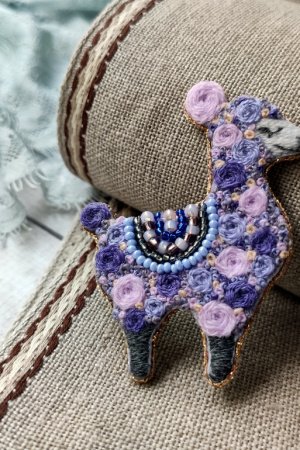 Работа Брошь Лама # 1