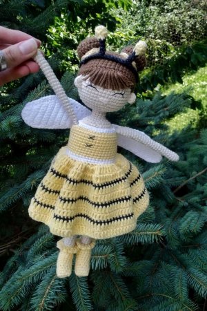 Работа Вязаная кукла пчелка