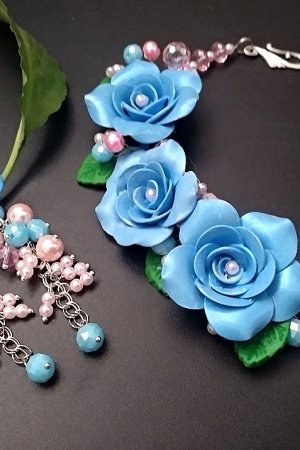 Робота Браслет і сережки з блакитними трояндами