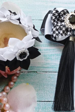 Робота Стильна гумка на пучок, на гульки, чорно-біла