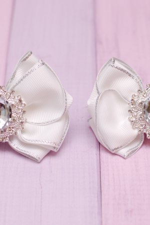 Работа Белые школьные бантики 