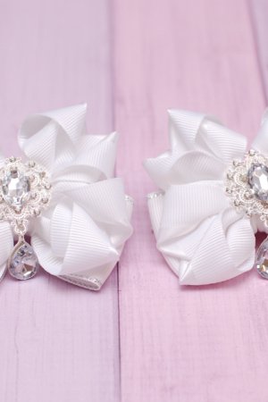 Работа Нарядные белые школьные бантики 