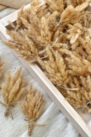 Работа Бутоньерки для гостей, бутоньерки из сухоцветов