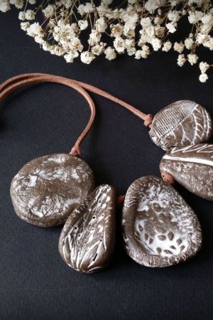 Робота Чорне намисто з кераміки ручної роботи