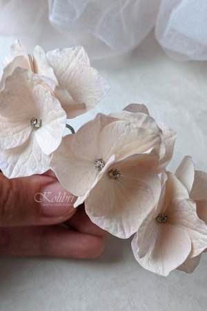 Работа Шпильки с нежными гортензиями