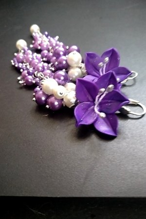 Работа Сиреневые серьги с лилиями и жемчугом