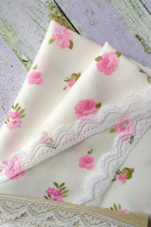 Робота Тканина бавовна рожеві трояндочки на молочному тлі