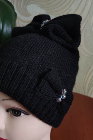 Работа Шапка  черная с бантом