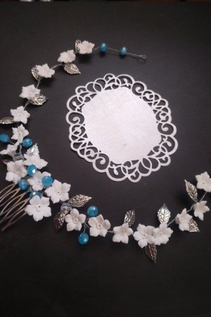 Работа Свадебная веточка с голубыми камешками