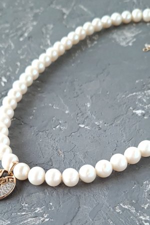 Работа Колье из натурального жемчуга с золотой подвеской