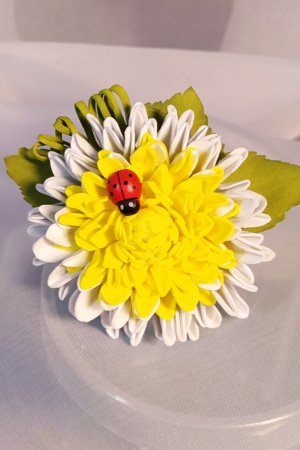 Робота Резіночка з хризантемою
