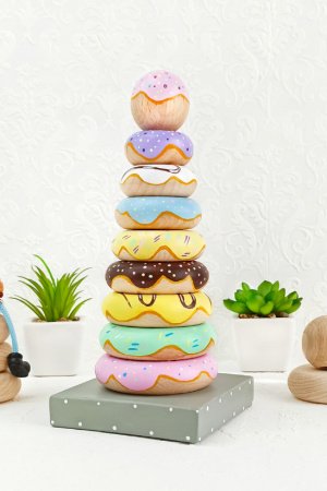 Работа Пирамидка игрушка "Donuts"