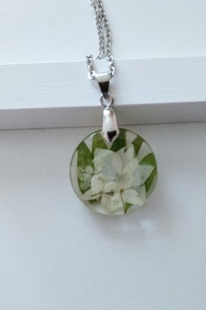 Робота Кулон з квітами гортензїї і листям