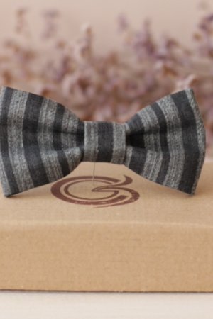 Работа Галстук-бабочка в полоску серо-графитовый