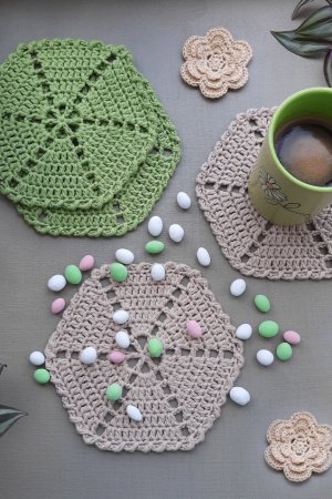 Работа Комплект текстильных салфеток под чашки стаканы (4 штуки)