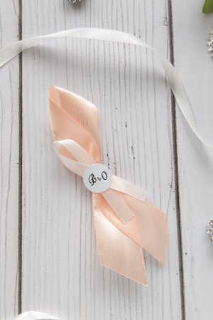 Работа Бутоньерки гостям на свадьбу с инициалами молодых арт. 0110 