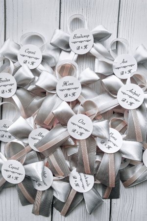 Работа Бутоньерки для родных и гостей с именами арт. 0113