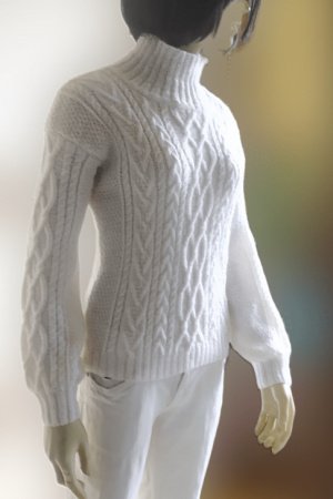 Работа Белая водолазка. Белый плотный свитер. Пушистый свитер. 