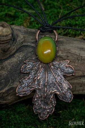 Работа Кулон "Хризантема с агатом"