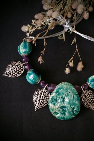 Робота Бірюзове кольє з аметистом і листям