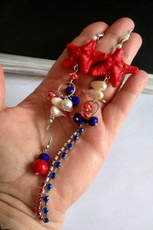 Работа Серьги красно синие в морском стиле