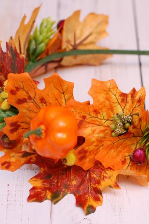 Робота Осінній обруч з листям, хмелем і гарбузами
