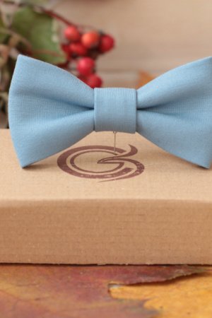 Работа Галстук-бабочка голубой «Брызги прибоя»