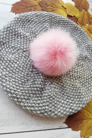 Робота берет сірий