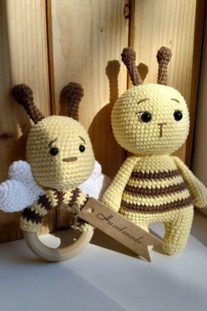 Робота Подарунковий набір для дітей. Брязкальце бджілка + іграшка