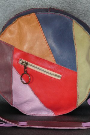 Робота Жіноча різнобарвна шкіряна сумка ручної роботи