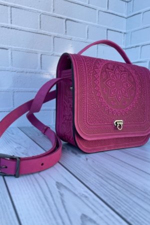 Работа Розовая кожная сумка «Солнце Карпат», сумка через плечо