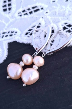 Работа Серьги с натуральными персиковыми жемчугом родированным