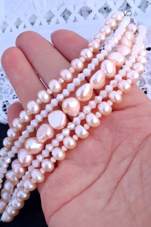 Работа Браслет из натурального жемчуга и кристаллов пятирядный