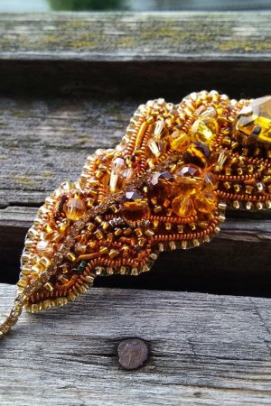 Робота Осіння брош,  лист дуба в золотому кольорі