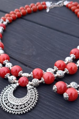 Робота Комплект з натуральних коралів кольору червоної цегли