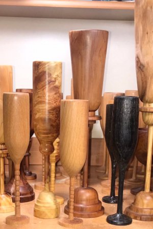 Робота Колекція келихів з дерева і капов