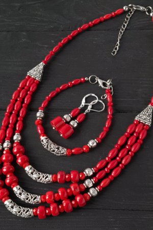 Робота Комплект з натуральними коралами "ТрІйка"