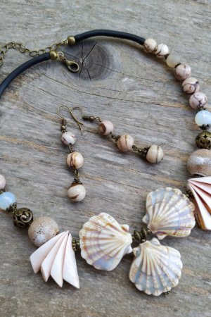 Работа Чокер "Морская дева" (керамика, яшма, ракушки)