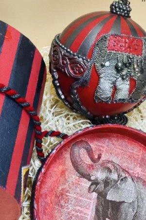 Работа Новогодний шар, елочное украшение в подарочном коробе.