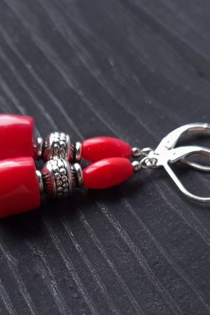 Работа Серьги с натуральными кораллами и серебряными застежками № 397