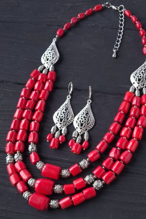 Работа Комплект из натуральных кораллов ожерелье и серьги №450