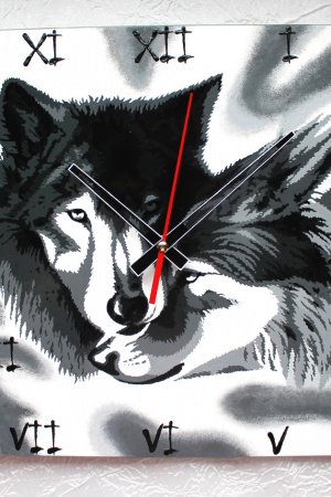 Работа Витражная настенные часы Волчья любовь