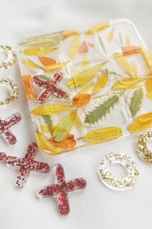 Работа Подарочная игра крестики-нолики с цветами на подарок