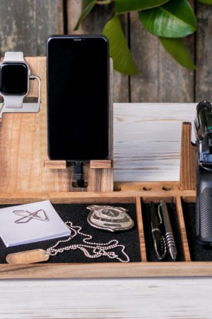 Работа Органайзер для телефона и пистолета "Leon killer iWatch"