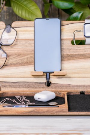 Робота Органайзер із бездротовою зарядкою "Dock station iWatch"