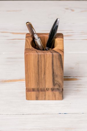 Работа Подставка для ручек и карандашей из дерева "Кубок"