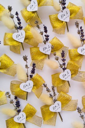 Робота Бутоньєрки з сухоцвітом з датою весілля арт. 0118