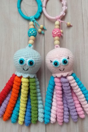 Работа Игрушка в колыбель, кроватка, вязаная игрушка