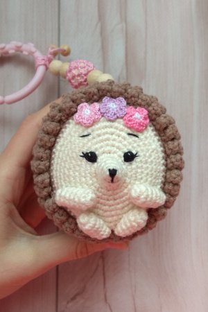 Работа Игрушка в колыбель, кроватка Ежик, вязаная игрушка